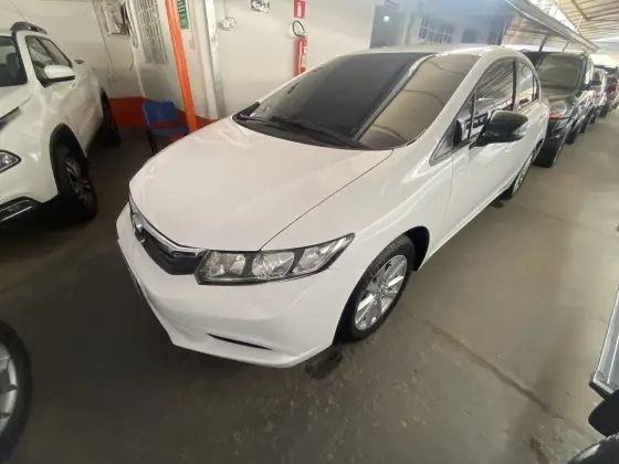 HONDA CIVIC 1.8 LXS 16V FLEX 4P AUTOMÁTICO HONDA CIVIC 1.8 LXS 16V FLEX 4P AUTOMÁTICO
