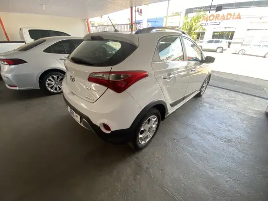 HYUNDAI-HB20X-2014