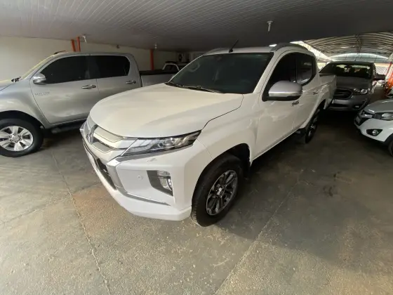 MITSUBISHI L200 TRITON 2.4 16V TURBO DIESEL SPORT HPE-S CD 4P 4X4 AUTOMÁTICO