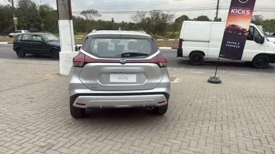 NISSAN-KICKS PLAY-2025