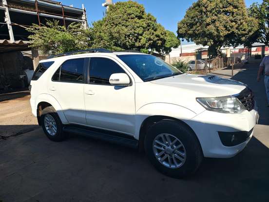TOYOTA-HILUX SW4-2012