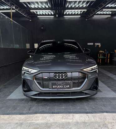 AUDI-E-TRON-2022
