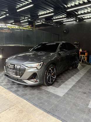 AUDI-E-TRON-2022