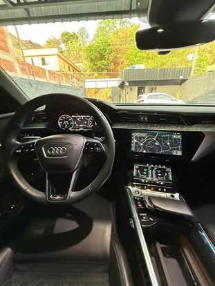 AUDI-E-TRON-2022
