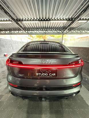 AUDI-E-TRON-2022