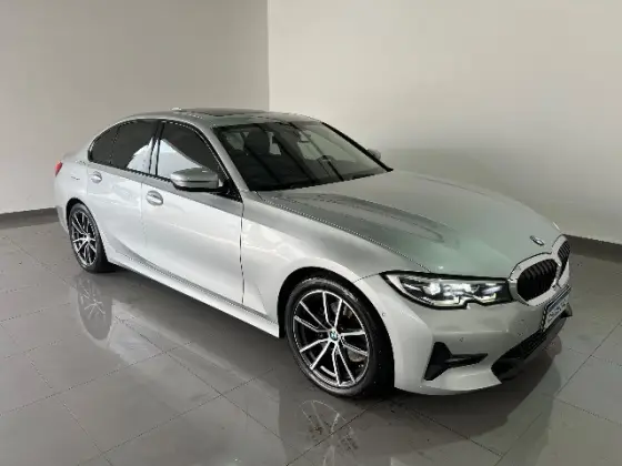 BMW 320i 2.0 16V TURBO GASOLINA SPORT GP AUTOMÁTICO BMW 320i 2.0 16V TURBO GASOLINA SPORT GP AUTOMÁTICO