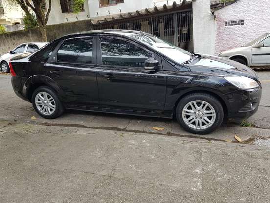 FORD-FOCUS-2011
