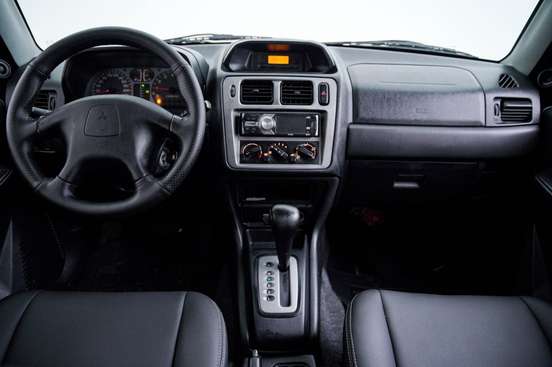 MITSUBISHI-PAJERO TR4-2003