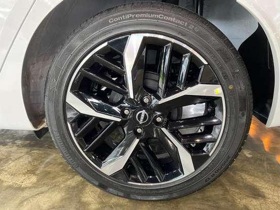 NISSAN-VERSA-2023