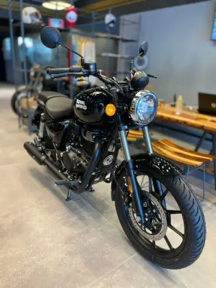 ROYAL ENFIELD METEOR 350 FIREBALL ROYAL ENFIELD METEOR 350 FIREBALL