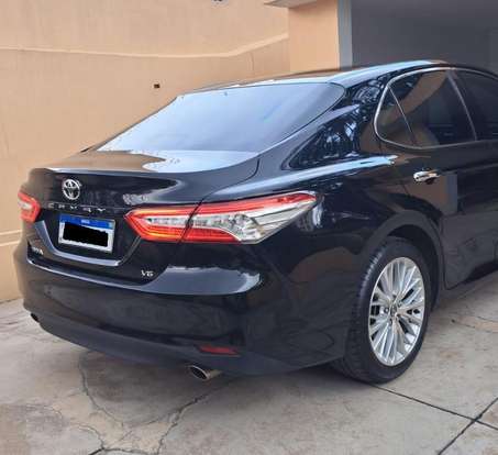 TOYOTA-CAMRY-2018