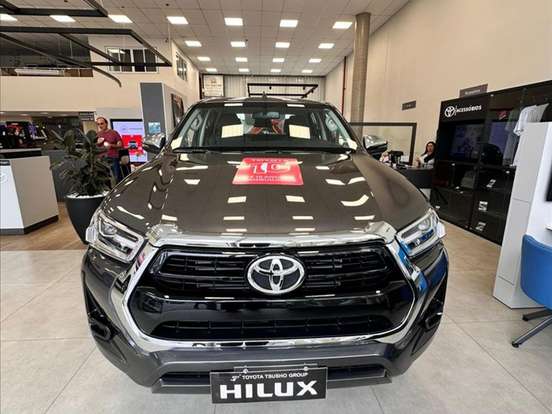TOYOTA-HILUX-2.8 D-4D TURBO DIESEL CD SRV 4X4 AUTOMÁTICO TOYOTA-HILUX-2025