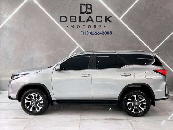 TOYOTA-HILUX SW4-2.8 D-4D TURBO DIESEL SRX PLATINUM 7L 4X4 AUTOMÁTICO TOYOTA-HILUX SW4-2024