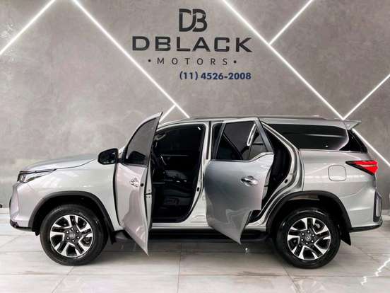 TOYOTA-HILUX SW4-2024