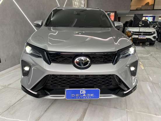 TOYOTA-HILUX SW4-2024