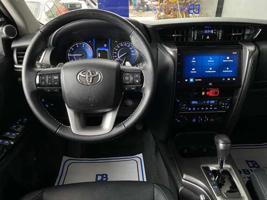 TOYOTA-HILUX SW4-2024