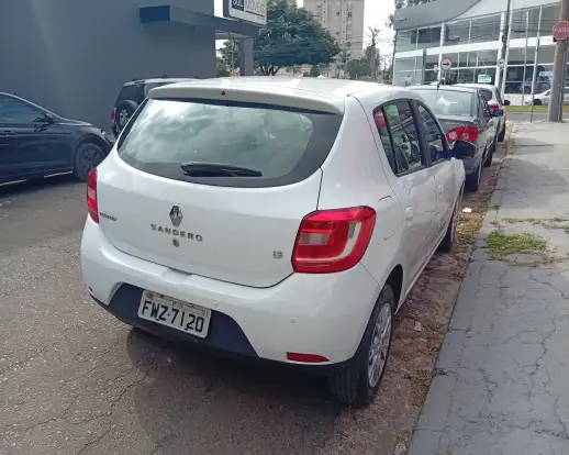 RENAULT-SANDERO-2014