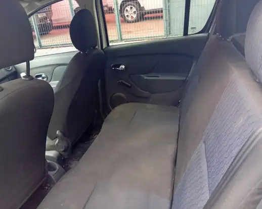 RENAULT-SANDERO-2014