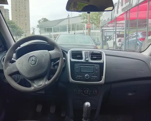 RENAULT-SANDERO-2014