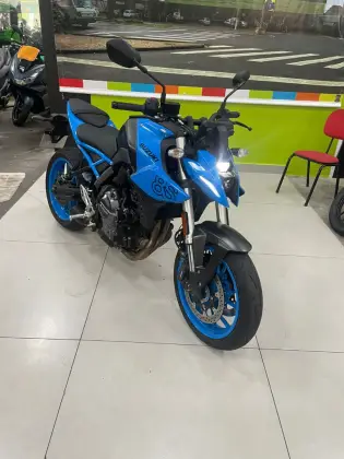 SUZUKI GSX-8S 
