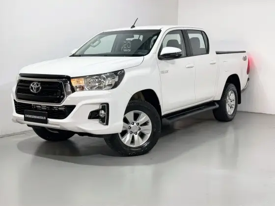 TOYOTA HILUX 2.8 SR 4X4 CD 16V DIESEL 4P AUTOMÁTICO TOYOTA HILUX 2.8 SR 4X4 CD 16V DIESEL 4P AUTOMÁTICO