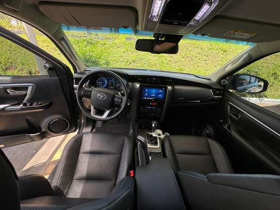 TOYOTA-HILUX SW4-2024