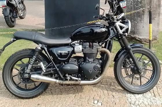 TRIUMPH STREET TWIN 