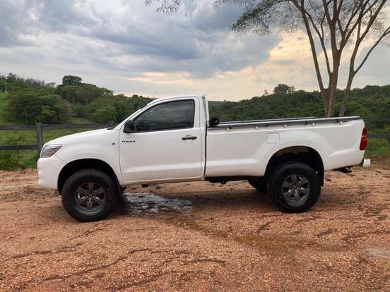 TOYOTA-HILUX-2011