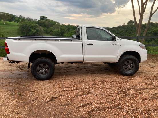 TOYOTA-HILUX-2011