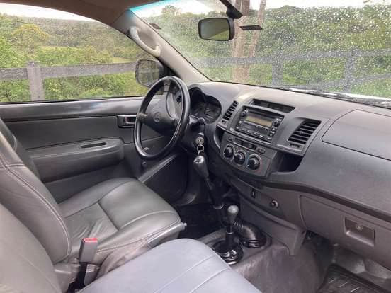 TOYOTA-HILUX-2011
