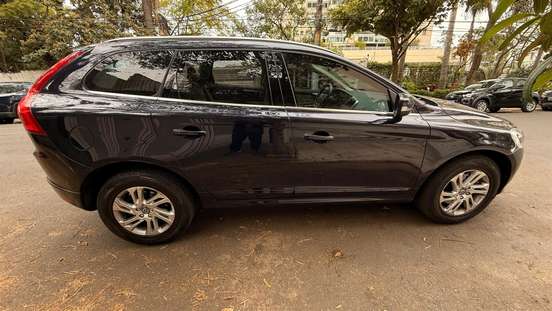 VOLVO-XC60-2015