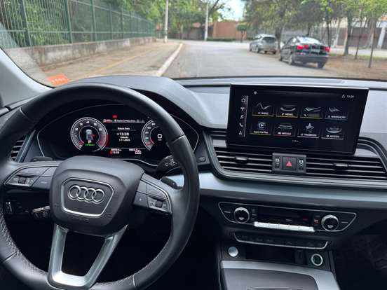 AUDI-Q5-2021
