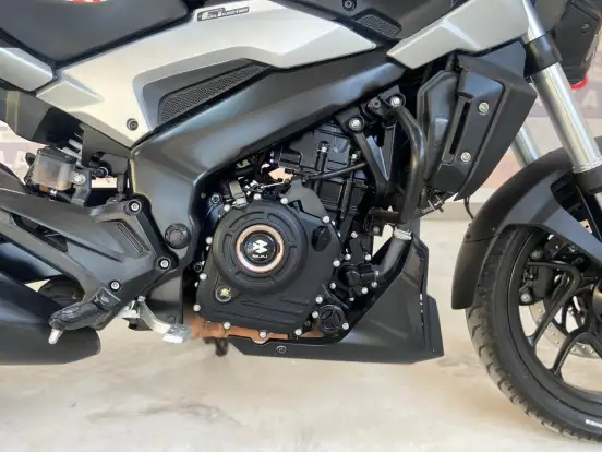 BAJAJ-DOMINAR 200-2024