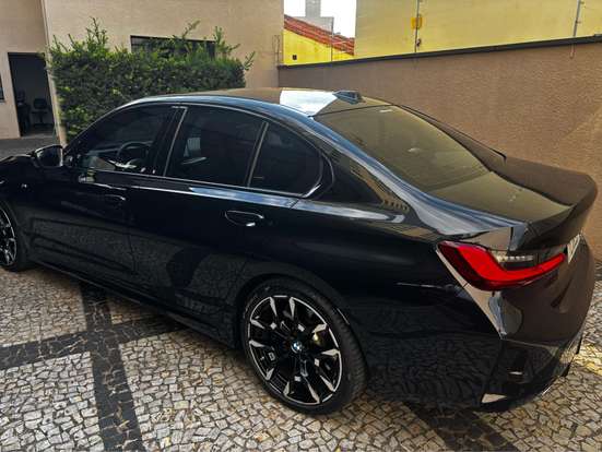 BMW-320i-2025