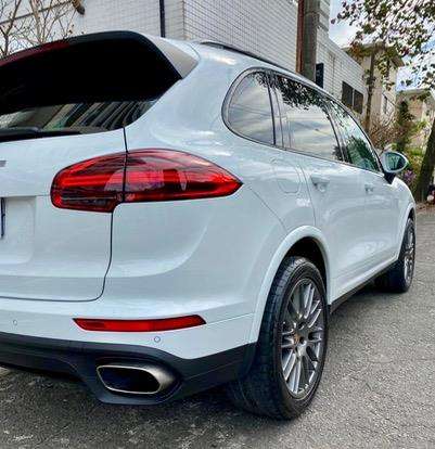 PORSCHE-CAYENNE-2017