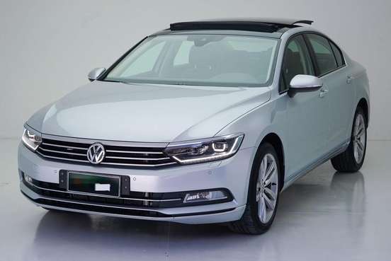 VOLKSWAGEN-PASSAT-2018