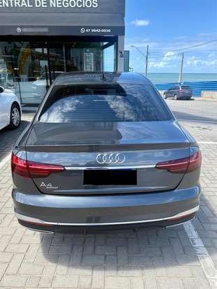 AUDI-A4-2020