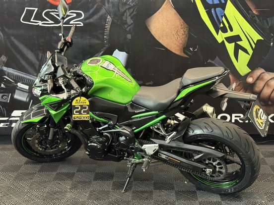 KAWASAKI-Z900-2022
