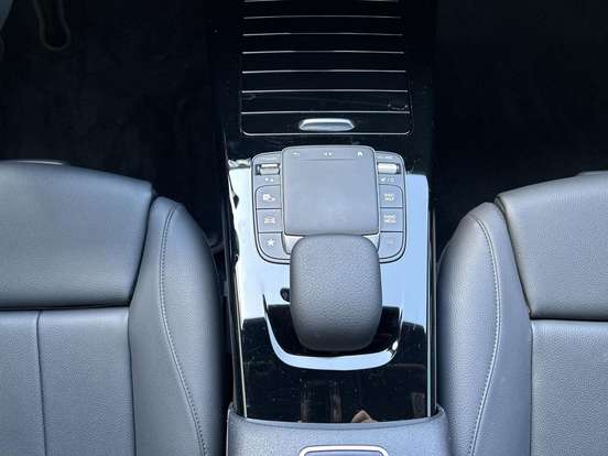 MERCEDES-BENZ-A 250-2021