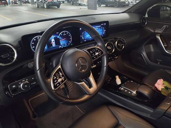 MERCEDES-BENZ-A 250-2021