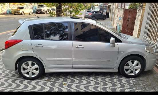 NISSAN-TIIDA-2012