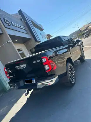 TOYOTA-HILUX-2023
