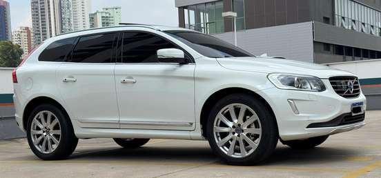 VOLVO-XC60-2015