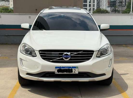 VOLVO-XC60-2015