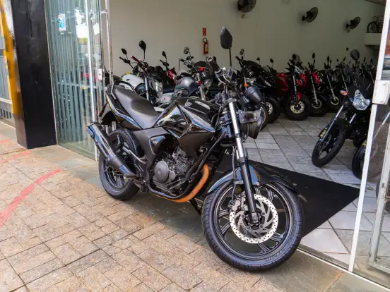 YAMAHA-FAZER 250IE LIMITED EDITION YAMAHA-FAZER 250IE LIMITED EDITION-2010