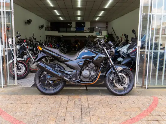 YAMAHA-FAZER 250IE LIMITED EDITION YAMAHA-FAZER 250IE LIMITED EDITION-2010
