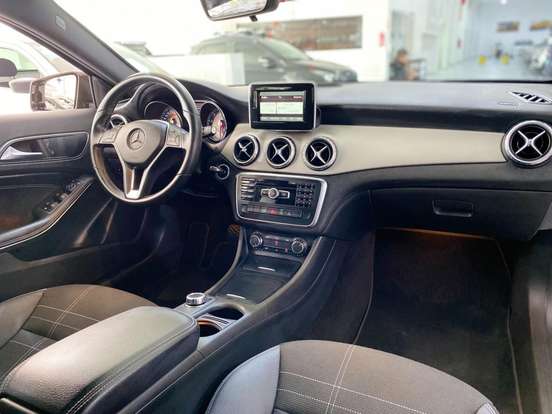 MERCEDES-BENZ-GLA 200-2015
