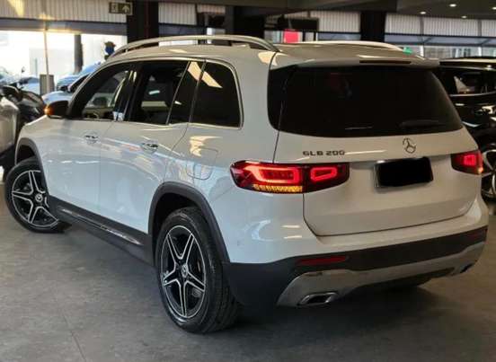 MERCEDES-BENZ-GLB 200-2021