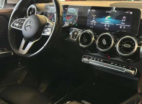 MERCEDES-BENZ-GLB 200-2021