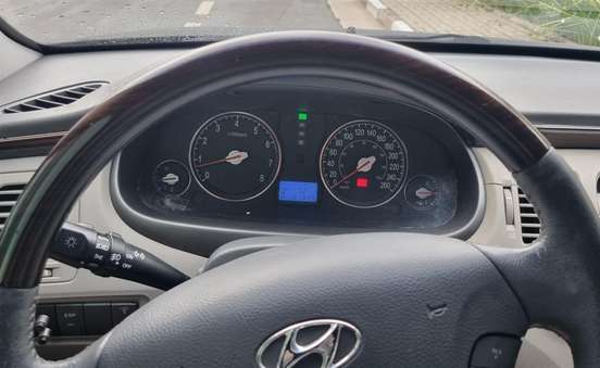 HYUNDAI-AZERA-2008